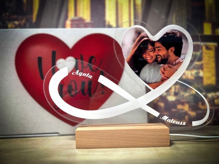 Svetelná statuetka s fotografiou a menami, srdce 19 cm