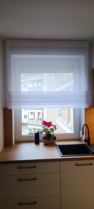 Biely záclonový panel v štýle rolety 80 × 120 cm
