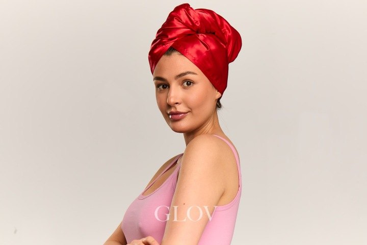 Obojstranný turban na vlasy GLOV v červenej farbe