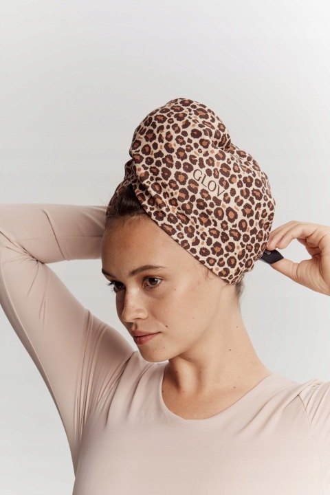 Turban na vlasy GLOV Hair Wrap s leopardím vzorom