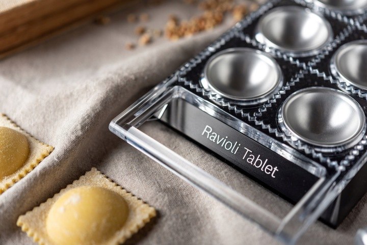 Marcato Ravioli Tablet forma na 10 ravioli 5 × 5 cm, sivá