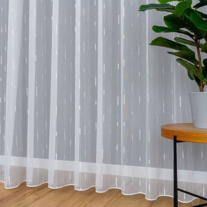 Biela vyšívaná záclona z markizety 400 × 250 cm