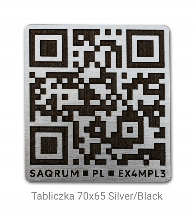 Strieborno-čierna QR tabuľka saQRum 70 × 65 mm na náhrobok