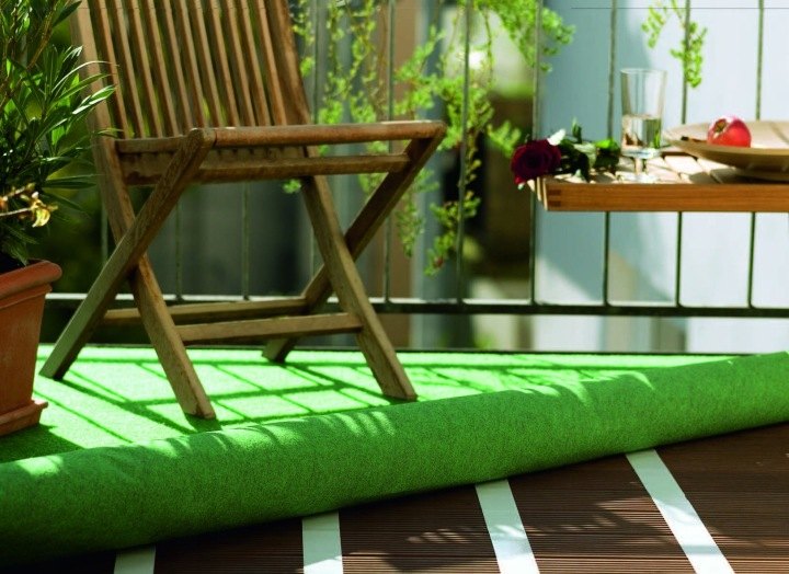 Dve obojstranné pásky tesa Extra Strong na koberce, 25 m × 50 mm