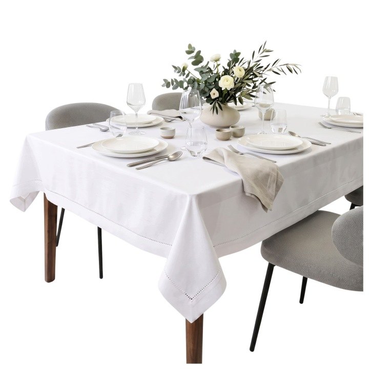 Biely obrus Hanah 140 × 280 cm s ozdobnou obrubou