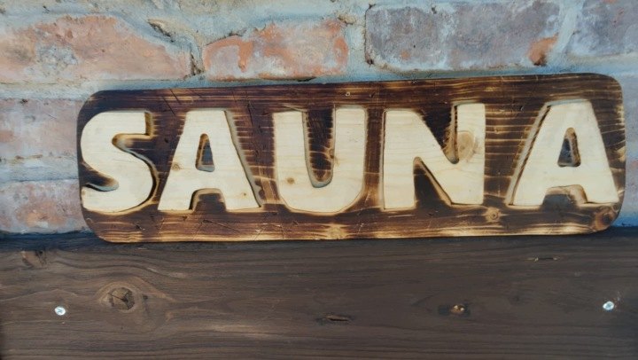 Drevená tabuľka SAUNA na dvere, výška 14,5 cm