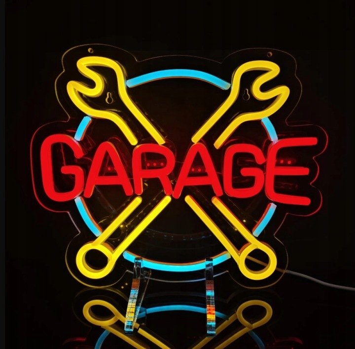 LED nápis GARAGE s kľúčmi 31,5 × 27 cm na USB