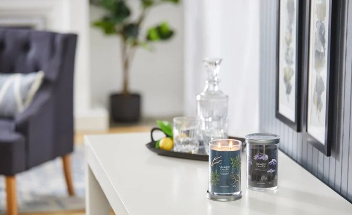 Vonná sviečka Yankee Candle Midsummer’s Night 567 g