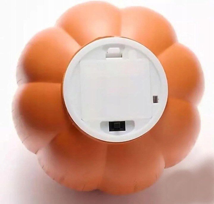 Oranžová LED tekvica 19,5 × 16,5 cm na stôl