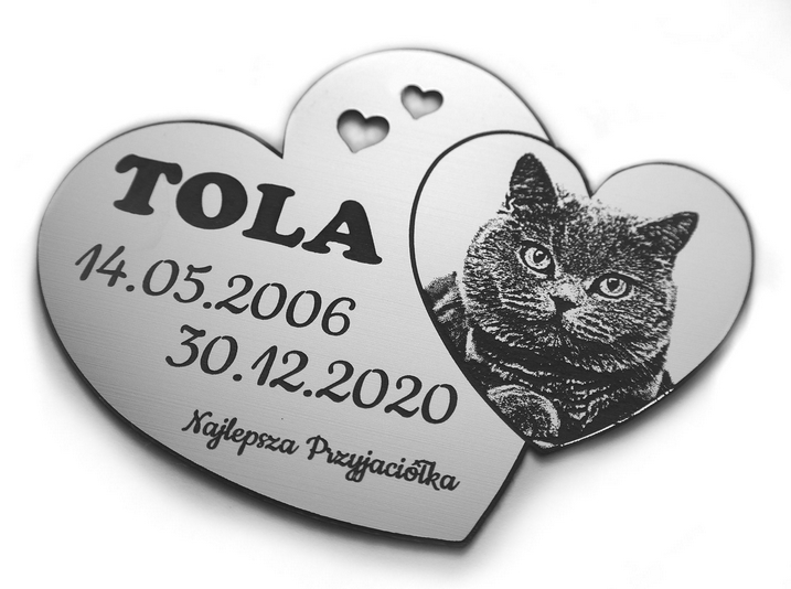 Pamätná tabuľka pre domáceho miláčika so fotografiami
