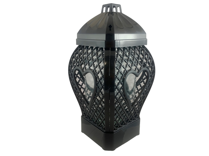Elegantná dekoratívna lampa na hrob s ažúrovým dizajnom