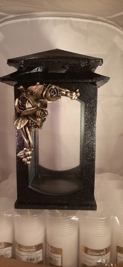 Elegantná čierna živica so zlatým kvetom - dekoratívna lampa