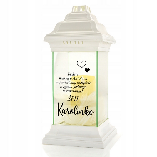 Personalizovaný Sklenený Lampáš s LED Sviečkou a Bielymi Pierkami