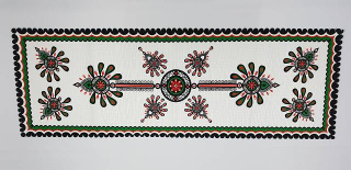 Behun na stol - Biely behúň, odtiene červenej, odtiene šedej, odtiene zelenej, viacsekvou 120 x 40 cm