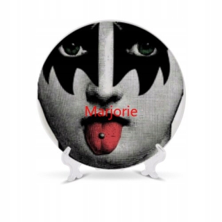 Tmavo šedá baroková keramická tvár v štýle