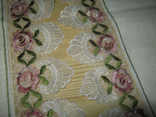 Behun na stol - Béžová, biela, krémová behúň, odtiene červených, ružové odtiene, odtiene zelenej 166 x 40 cm