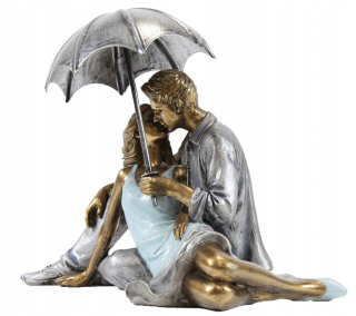 Figurine pár sedí pod dáždnikom 15x19x12 108671