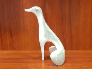 Porcelánová figúrka taliansky chrt ako ćmielów