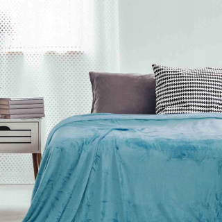 Prikrývka na posteľ - KOC DECOKOVANIE MICROFIBRA 220 x 200 cm odtiene modrej