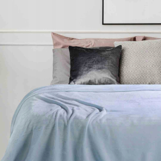 Prikrývka na posteľ - KOC DECOKOVAŤ MICROFIBER 200 x 150 cm odtiene modrej