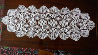 Behun na stol - Čipkovaný behúň vyrobený z bavlnených vlákien - 120 x 45 cm