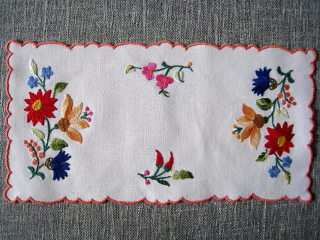 Behun na stol - Biely behúň 36 x 18 cm