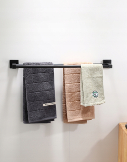Vešiak - Hodnotenie kovu pre kúpeľňu uterák 100 cm