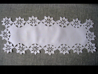 Behun na stol - Biely behúň 70 x 27 cm