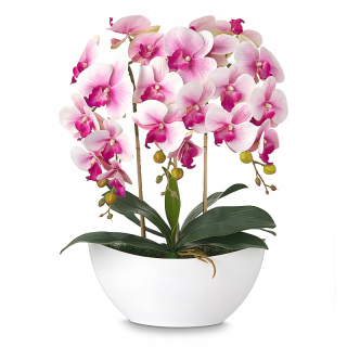 Umelá orchidea v bielom hrnci veľká ako nažive
