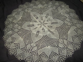 Behun na stol - Béžový behúň 80 x 80 cm
