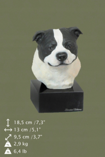 Staffordshire Bull Terrier maľoval sošku