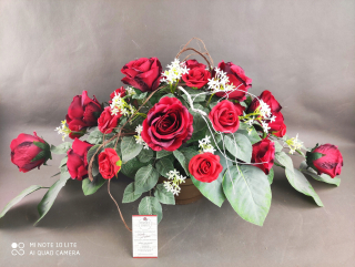 Veniec, kvety ikebana na hrob - Pokrývka hlavy ČERVENÉ RUŽE