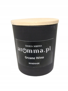 Sviečka scény. Víno Aromma Mulled