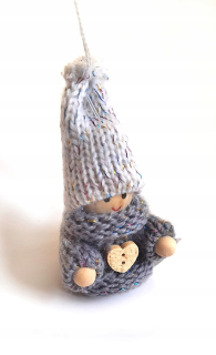 Vianočné ozdoby - Prívesok pre bábiku v sivom obleku, 8 cm ornament