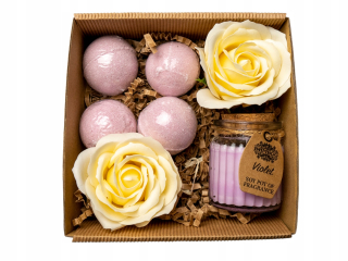 Sójová sviečka Violet Awgifts + Elephant Bone Soap Rose (1 položka)
