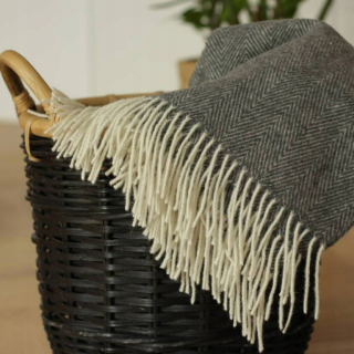 Prikrývka na posteľ - Prikrývky na posteľnú prikrývky a koberce Wool 200 x 140 cm odtiene šedej