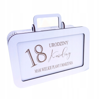 Gadget - PRASIATKO NA NARODENINY 18-99 AKÝKOĽVEK MENOVÝ TEXT BIELY DARČEKOVÝ kufor