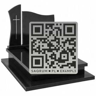 Strieborno-čierna QR tabuľka saQRum 70 × 65 mm na náhrobok